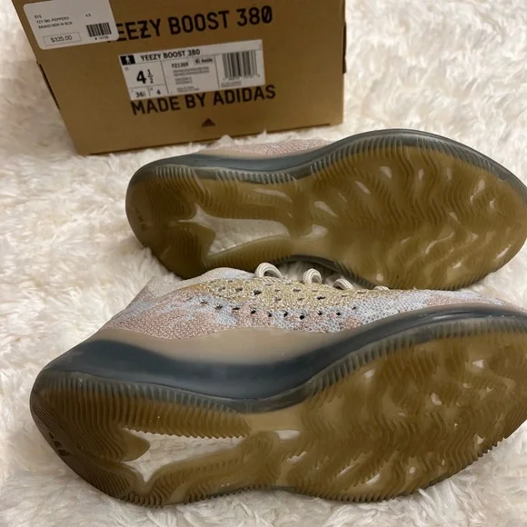 Adidas Yeezy Boost 380 - Picture 4 of 5